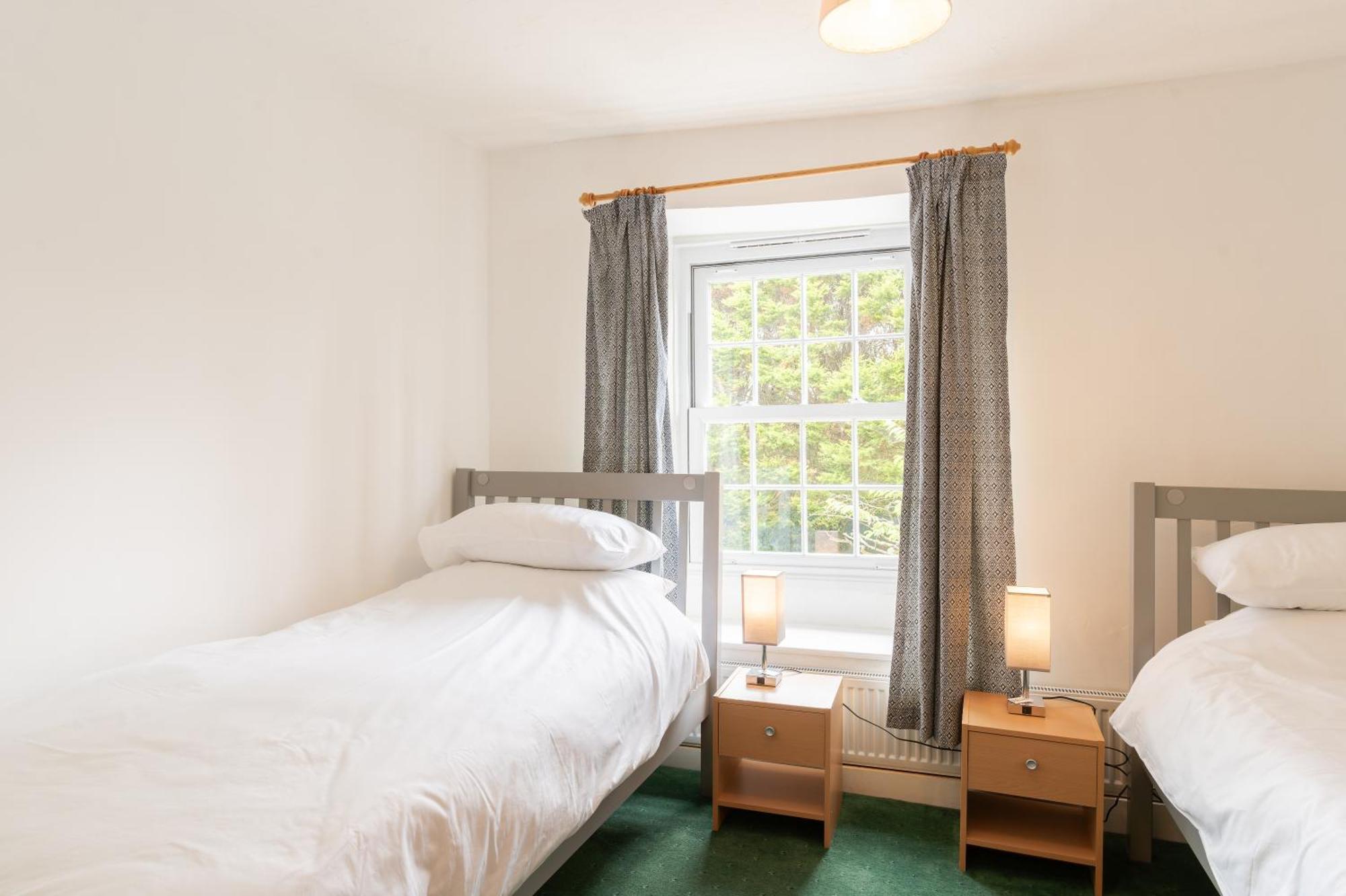 Lolgorien, West Cornwall, Sleeps 8 *
