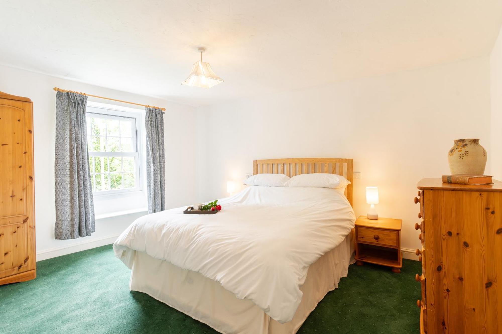Lolgorien, West Cornwall, Sleeps 8