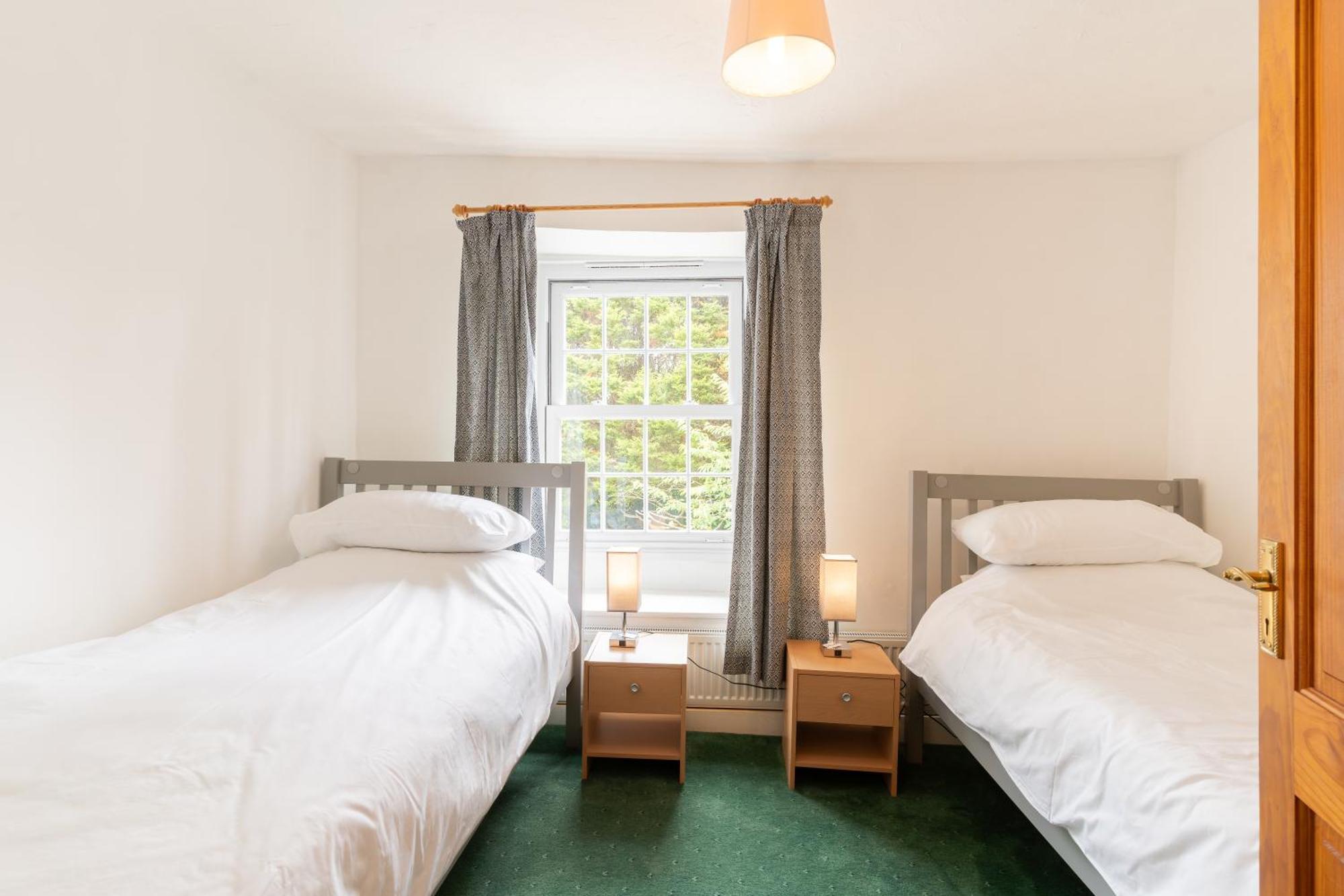 Villa Lolgorien, West Cornwall, Sleeps 8 *