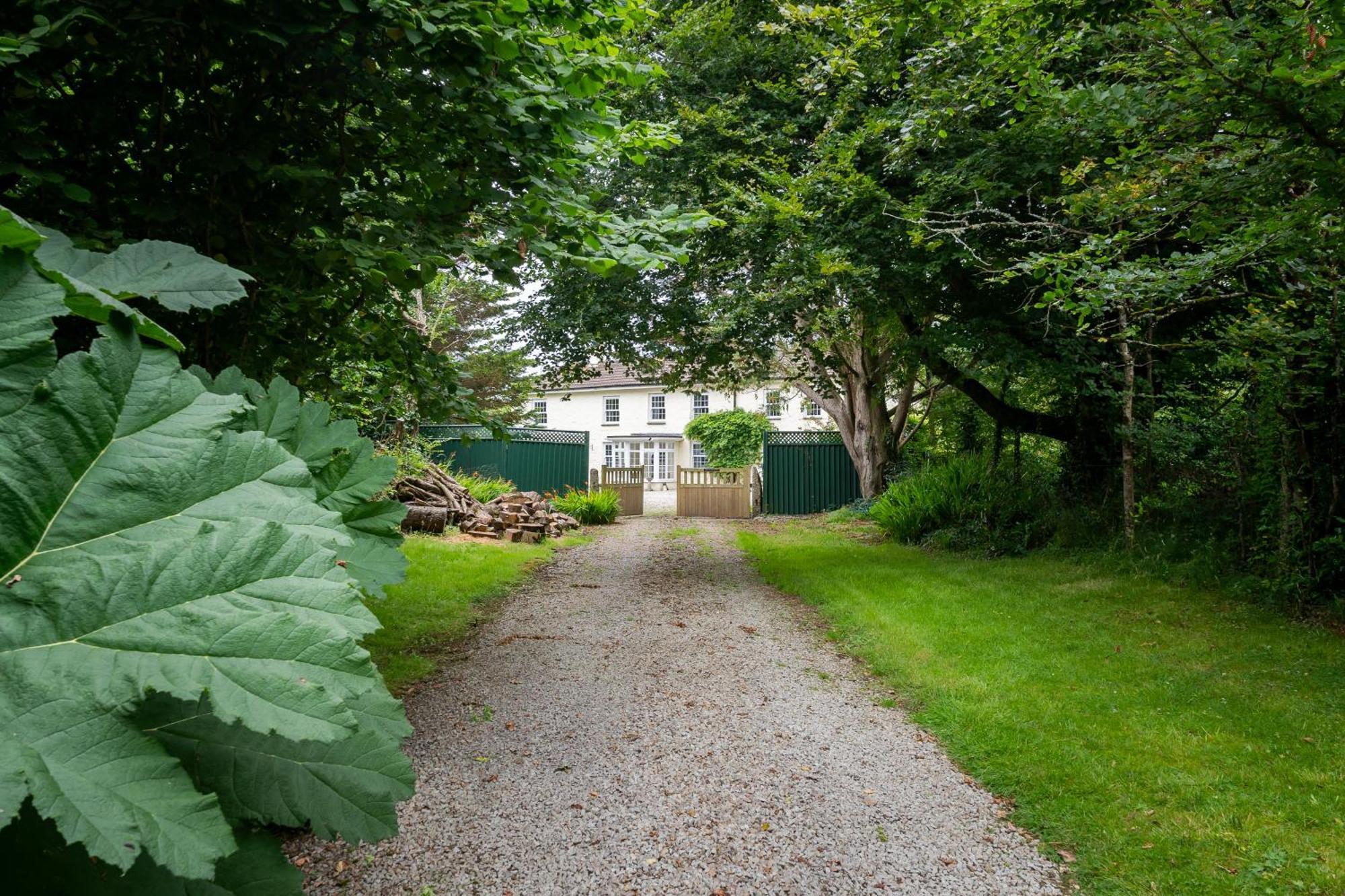Lolgorien, West Cornwall, Sleeps 8 Villa