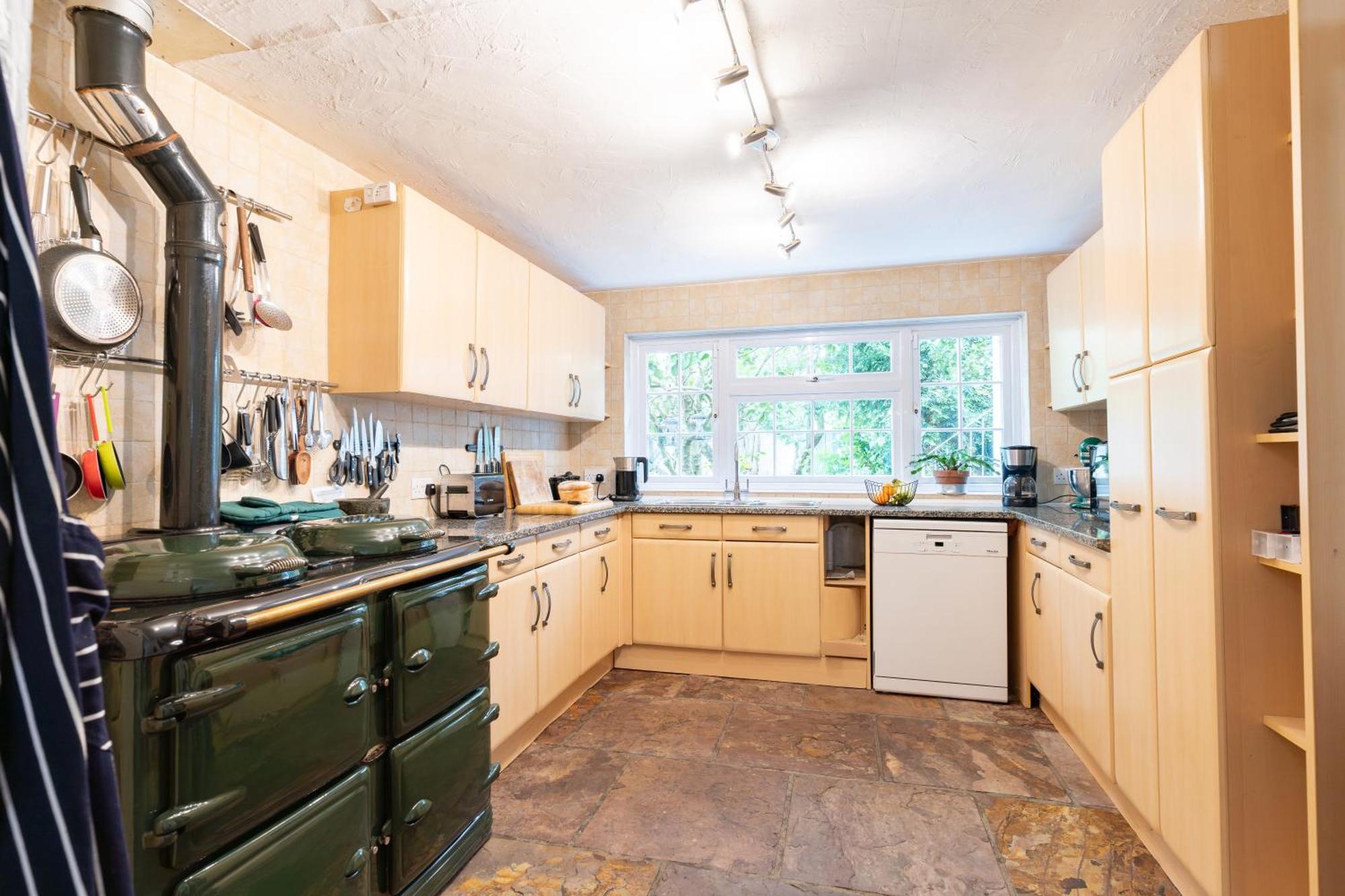 Lolgorien, West Cornwall, Sleeps 8 Villa