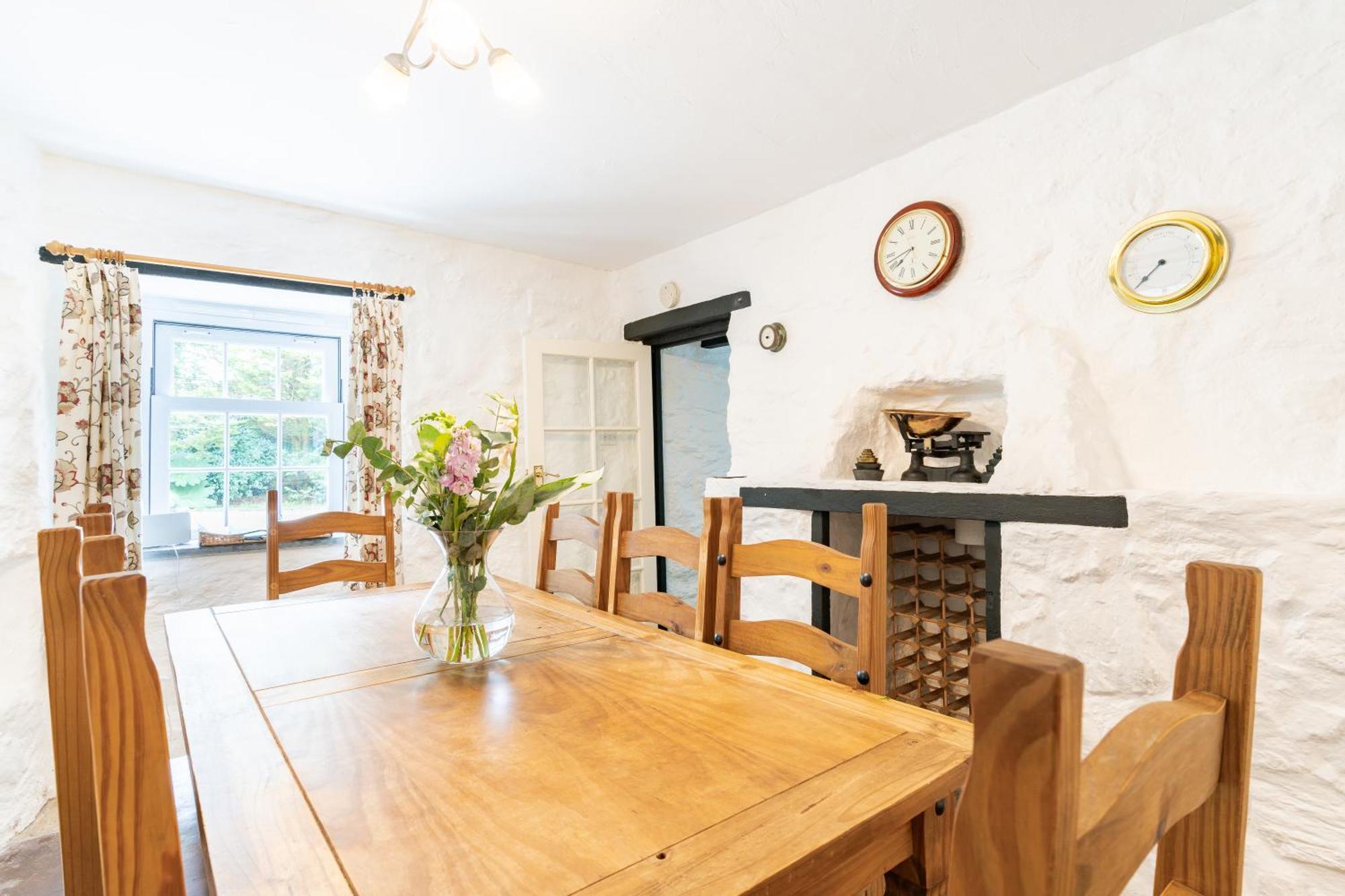 Villa Lolgorien, West Cornwall, Sleeps 8 *