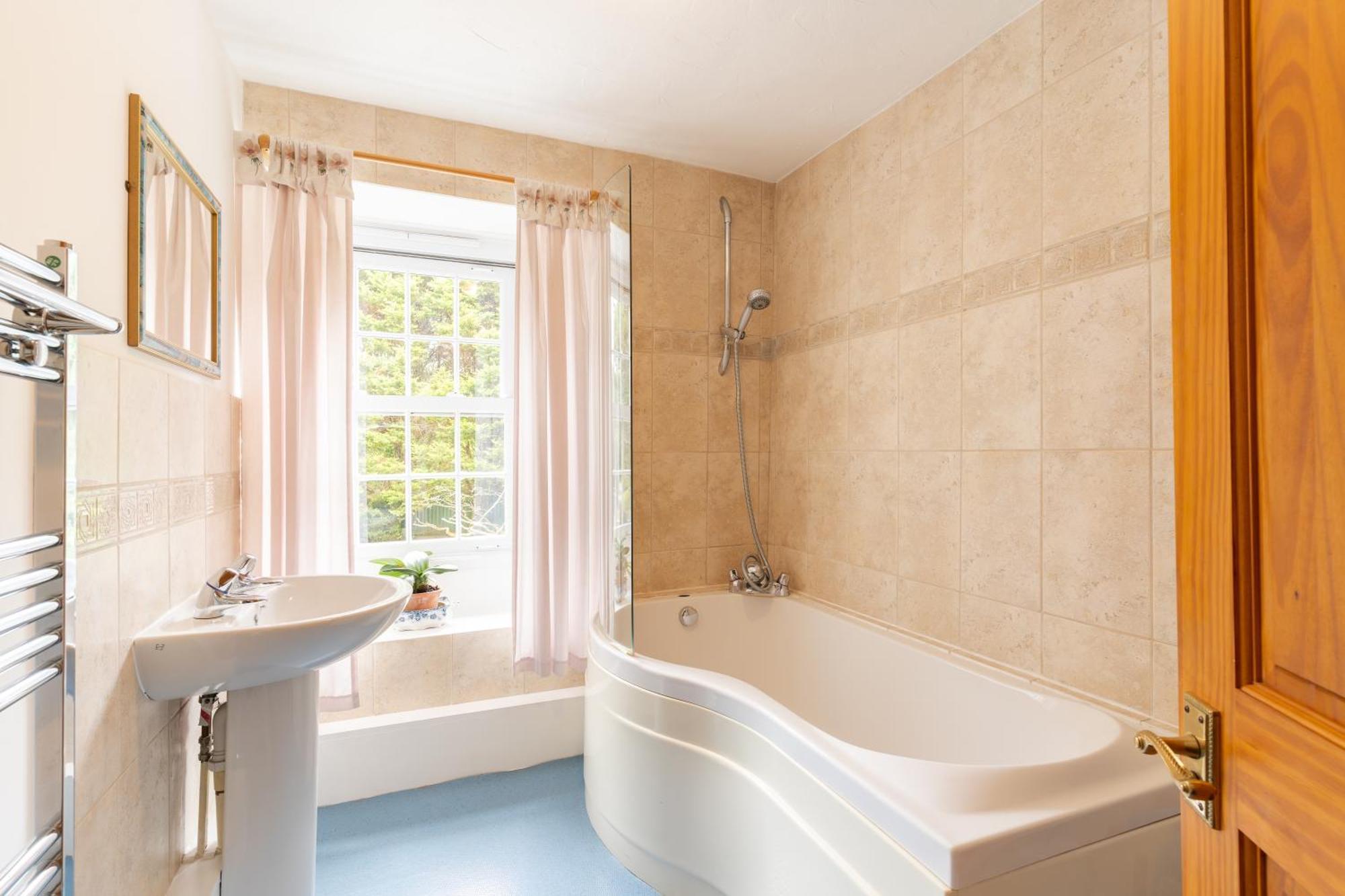 Villa Lolgorien, West Cornwall, Sleeps 8 *